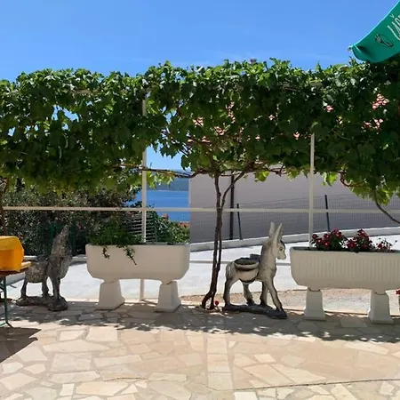 5 With Pool And Amazing Sea View