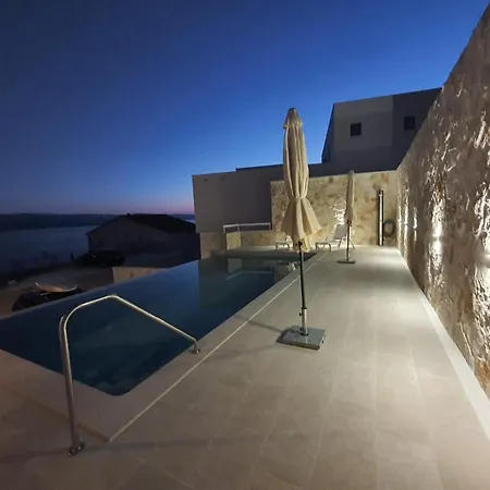 5 With Pool And Amazing Sea View Apartment *