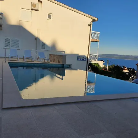 5 With Pool And Amazing Sea View *